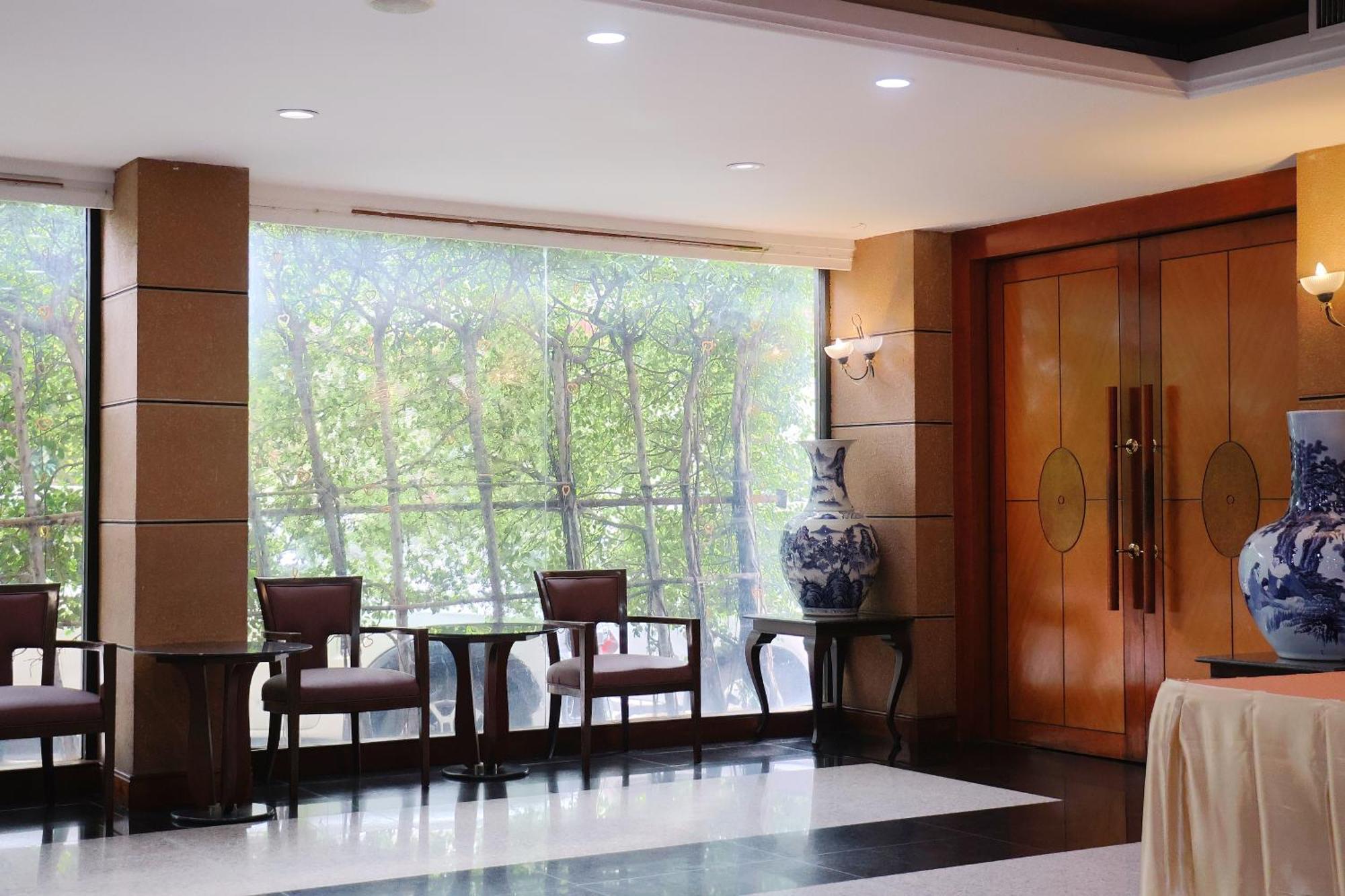 Nonthaburi Palace Hotel Exterior photo